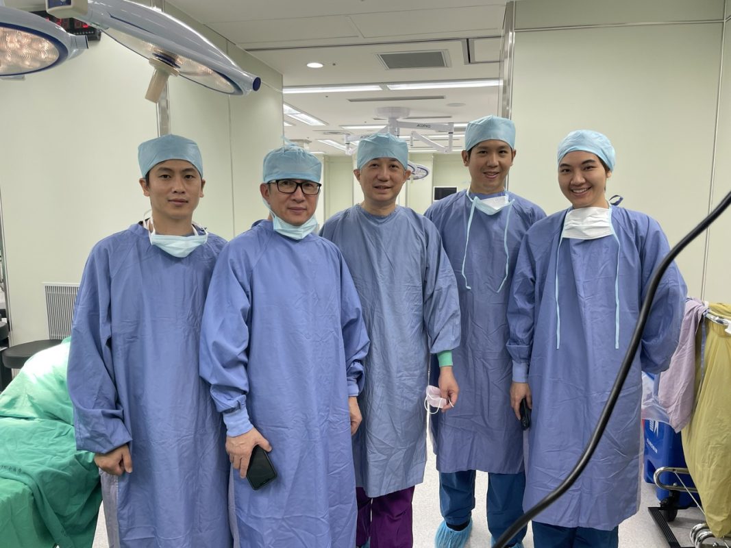 Bác sĩ Hoàng Minh Phương cùng đội ngũ