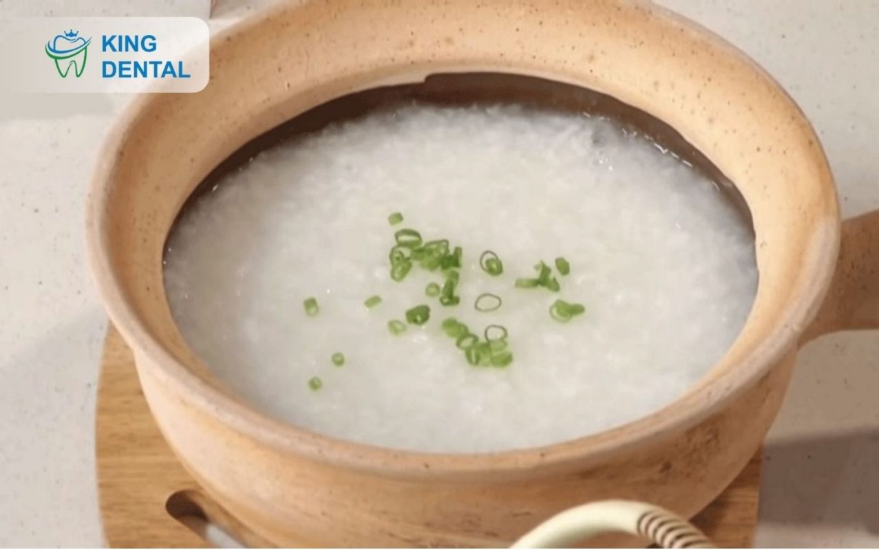 Sau nhổ răng khôn ăn gì trong 24 giờ đầu